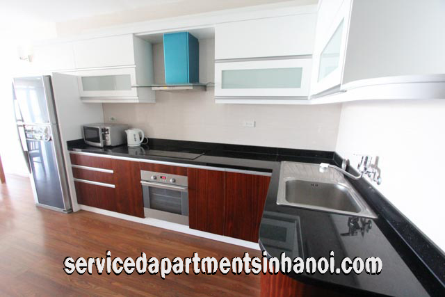 Cho thuê căn hộ dịch vụ 3 phòng ngủ trên đường Quảng An, View Hồ Tây cực đẹp 4