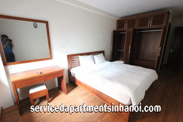 Cho thuê căn hộ dịch vụ 3 phòng ngủ trên đường Quảng An, View Hồ Tây cực đẹp 1