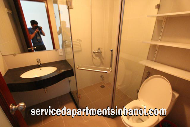 Cho thuê căn hộ dịch vụ 3 phòng ngủ trên đường Quảng An, View Hồ Tây cực đẹp 6