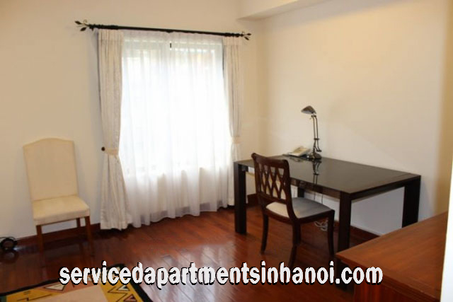 Cho thuê căn hộ dịch vụ 3 phòng ngủ tại đường Trần Phú, trung tâm quận Ba Đình 2