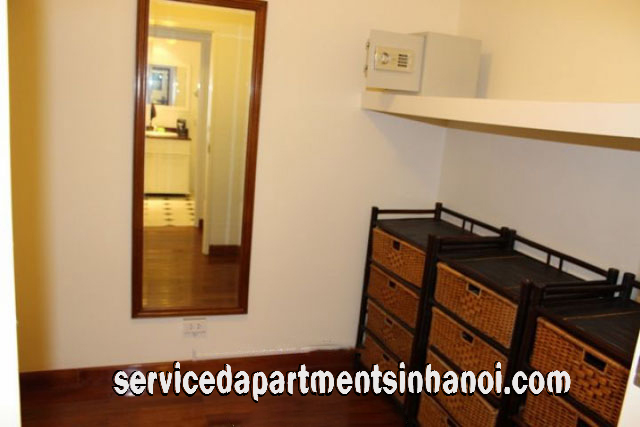Cho thuê căn hộ dịch vụ 3 phòng ngủ tại đường Trần Phú, trung tâm quận Ba Đình 5
