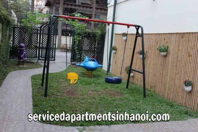 Cho thuê căn hộ dịch vụ 3 phòng ngủ tại đường Trần Phú, trung tâm quận Ba Đình 9