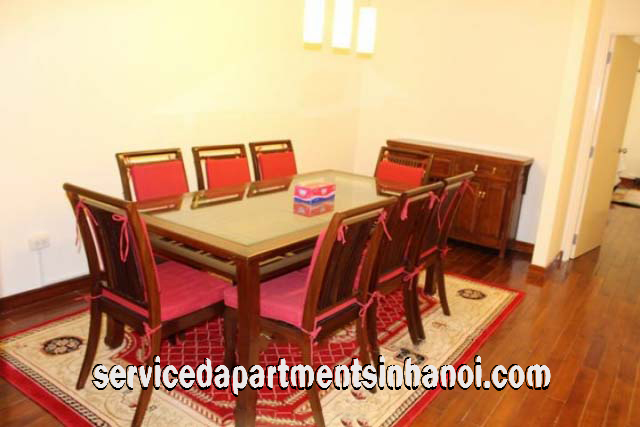 Cho thuê căn hộ dịch vụ 3 phòng ngủ tại đường Trần Phú, trung tâm quận Ba Đình 3