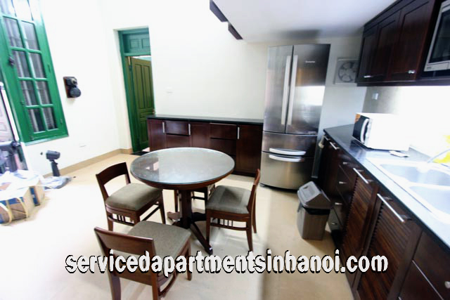 Cho thuê căn hộ dịch vụ 1 phòng ngủ tại phố Nguyễn Trường Tộ, quận Ba Đình 2