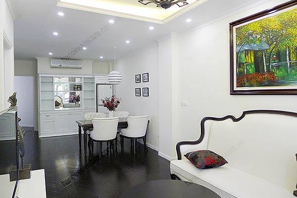 Cho thuê căn hộ 2 phòng ngủ hiện đại gần Nhà Hát Lớn, Hoàn Kiếm 2