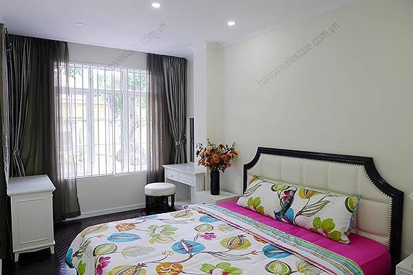 Cho thuê căn hộ 2 phòng ngủ hiện đại gần Nhà Hát Lớn, Hoàn Kiếm 3