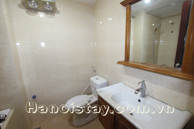 Cho thuê căn hộ 1 phòng ngủ hiện đại phố Văn Cao, Ba Đình 8