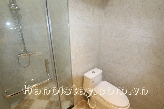 Cho thuê căn hộ dịch vụ 2 phòng ngủ phố Văn Cao, Ba Đình 9