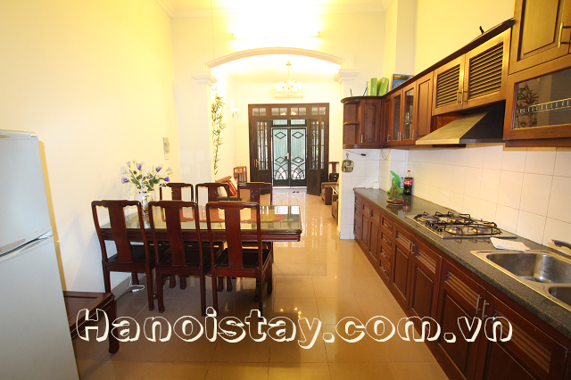Cho thuê nhà riêng với 4 phòng ngủ tại phố Hàng Chuối, Hai Bà Trưng