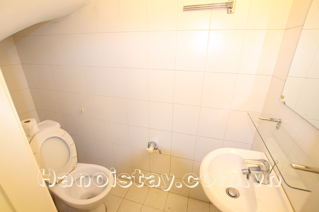 Cho thuê nhà riêng với 4 phòng ngủ tại phố Hàng Chuối, Hai Bà Trưng 3