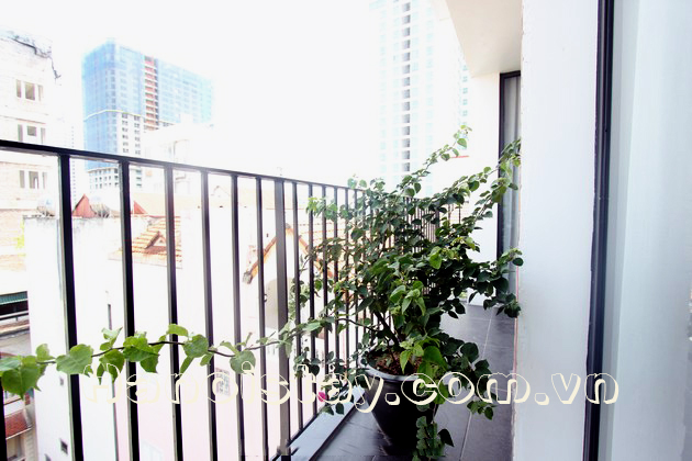 Cho thuê căn hộ dịch vụ 2 phòng ngủ hiện đại ở Đặng Thai Mai, Tây Hồ 5