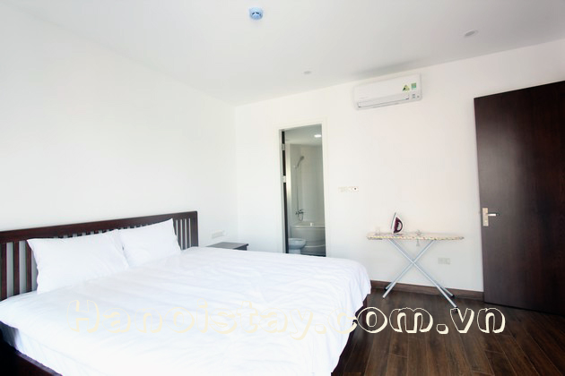 Cho thuê căn hộ dịch vụ 2 phòng ngủ hiện đại ở Đặng Thai Mai, Tây Hồ 8
