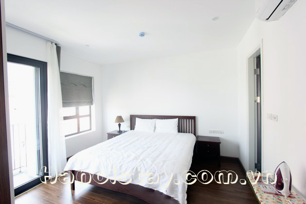 Cho thuê căn hộ dịch vụ 2 phòng ngủ hiện đại ở Đặng Thai Mai, Tây Hồ 2