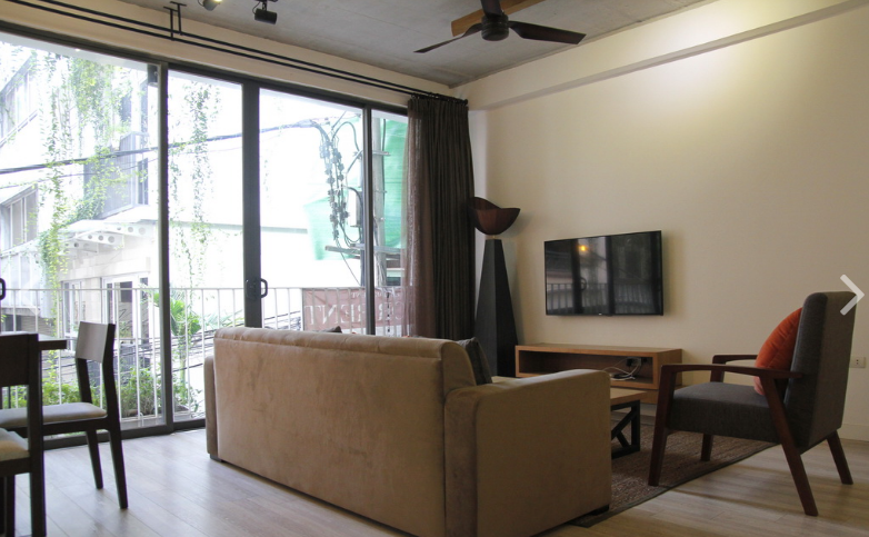 Cho thuê căn hộ 2 phòng ngủ chất lượng cao cạnh hồ Ngọc Khánh, Ba Đình 1