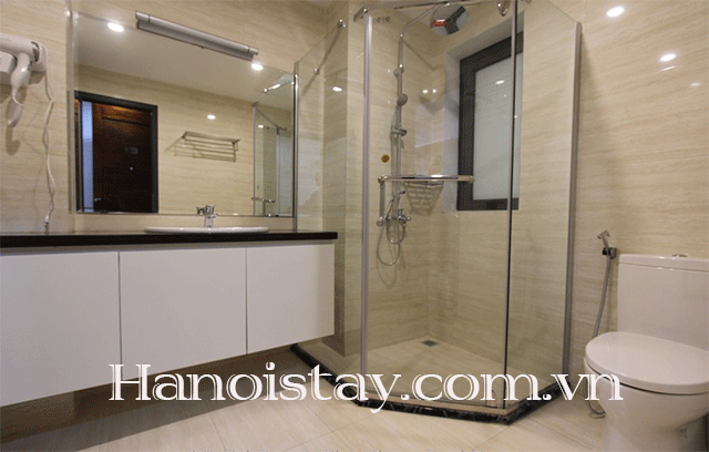 Cho thuê căn hộ dịch vụ mới và đầy đủ nội thất tại Linh Lang, Ba Đình 9