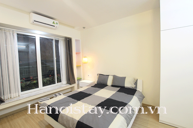 Cho thuê căn hộ dịch vụ 1 phòng ngủ phố Hàm Long, Hoàn Kiếm 2