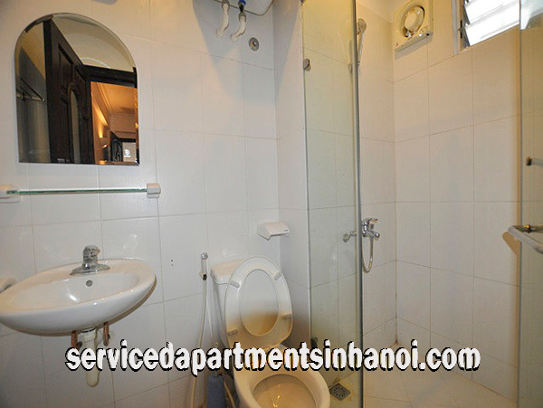 Cho thuê căn hộ 2 phòng ngủ view hồ Tây gần Intercontinental 8