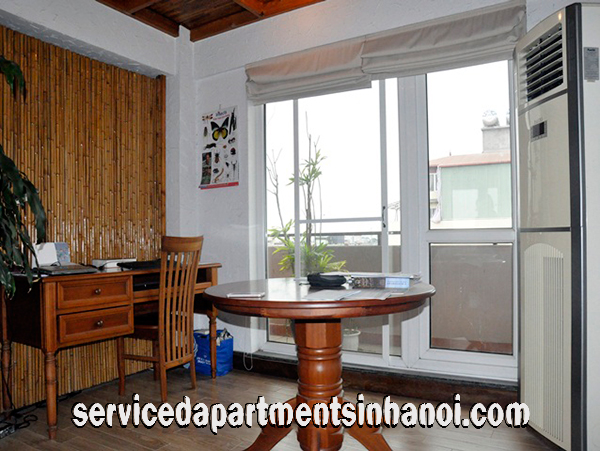 Cho thuê căn hộ 2 phòng ngủ view hồ Tây có ban công 10