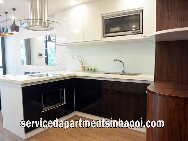 Cho thuê căn hộ view hồ Trúc Bạch 1 phòng ngủ hiện đại, mới 8