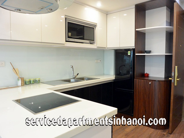 Cho thuê căn hộ view hồ Trúc Bạch 1 phòng ngủ hiện đại, mới 9
