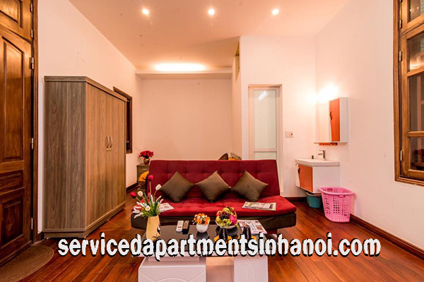 Cho thuê căn hộ 1 phòng ngủ mới cải tạo khu vực hồ Trúc Bạch 2