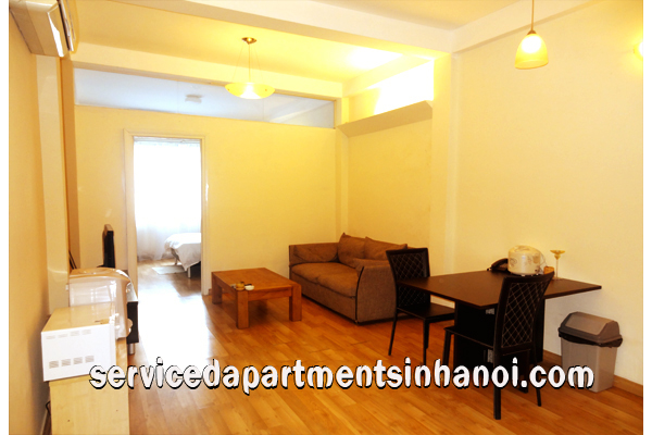 Cho thuê căn hộ dịch vụ 1 phòng ngủ, rộng rãi tại Đào Tấn, Ba Đình