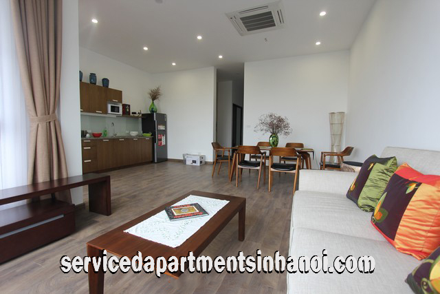 Cho thuê căn hộ 2 phòng ngủ hiện đại view hồ Tây tại xóm Chùa 8