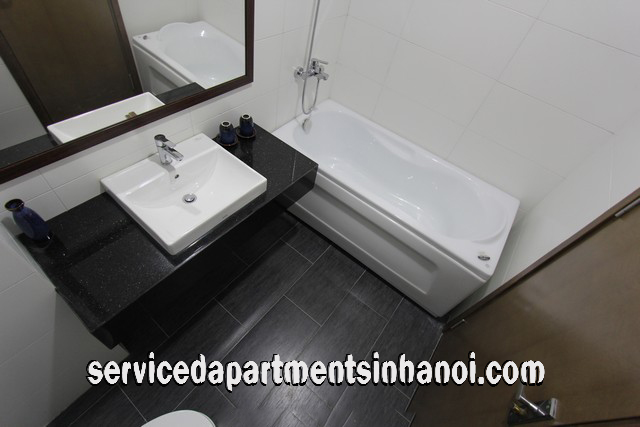 Cho thuê căn hộ 2 phòng ngủ hiện đại view hồ Tây tại xóm Chùa 4