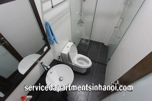 Cho thuê căn hộ 2 phòng ngủ hiện đại view hồ Tây tại xóm Chùa 5