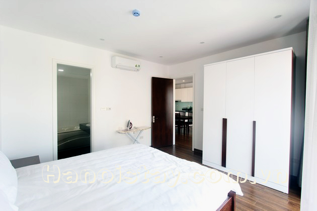 Cho thuê căn hộ 2 phòng ngủ phố Đặng Thai Mai, Tây Hồ 9