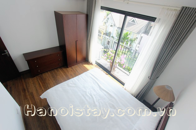 Cho thuê căn hộ 2 phòng ngủ phố Đặng Thai Mai, Tây Hồ 2