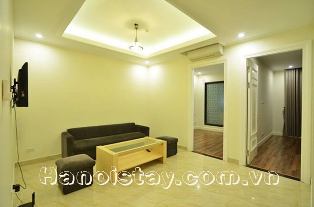 Cho thuê căn hộ 3 phòng ngủ giá rẻ phố Đội Cấn, Ba Đình 1