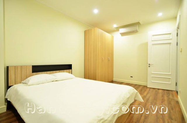 Cho thuê căn hộ 3 phòng ngủ giá rẻ phố Đội Cấn, Ba Đình 7