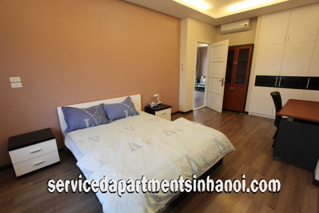Cho thuê căn hộ dịch vụ 02 phòng ngủ giá rẻ tại Văn Cao, Ba Đình 2