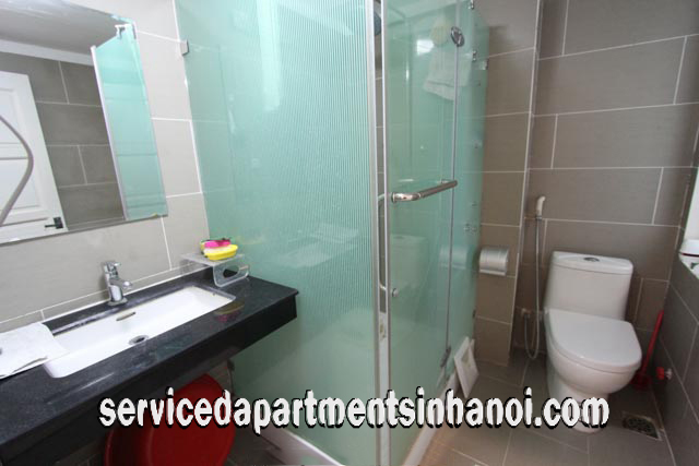 Cho thuê căn hộ dịch vụ 02 phòng ngủ giá rẻ tại Văn Cao, Ba Đình 4