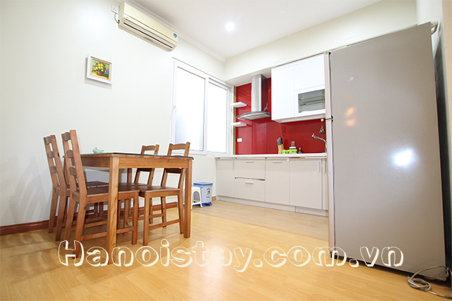 Cho người nước ngoài thuê căn hộ 1 phòng ngủ rộng phố Thuỵ Khuê, Ba Đình 2