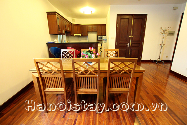 Cho thuê căn hộ 2 phòng ngủ view hồ Trúc Bạch, Ba Đình 5