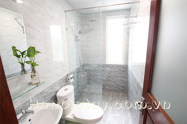 Cho người nước ngoài thuê căn hộ dịch vụ giá rẻ phố Kim Mã, Ba Đình 4