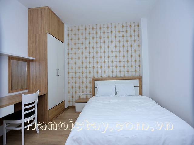 Cho thuê căn hộ dịch vụ giá rẻ gần ngã tư Giảng Võ, Ba Đình 4