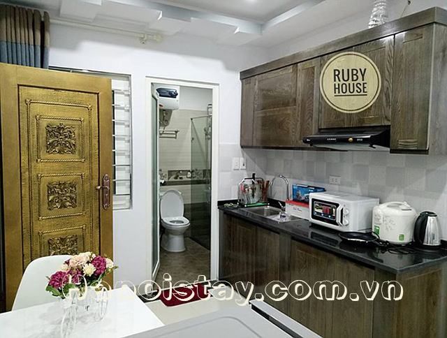 Cho thuê căn hộ 2 phòng ngủ giá rẻ gần Cát Linh, Ba Đình 2