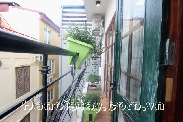 Cho thuê căn hộ 1 phòng ngủ giá rẻ phố Tây Hồ 9