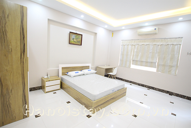Cho thuê căn hộ 1 phòng ngủ diện tích rộng gần Deawoo hotel, Ba Dinh 3