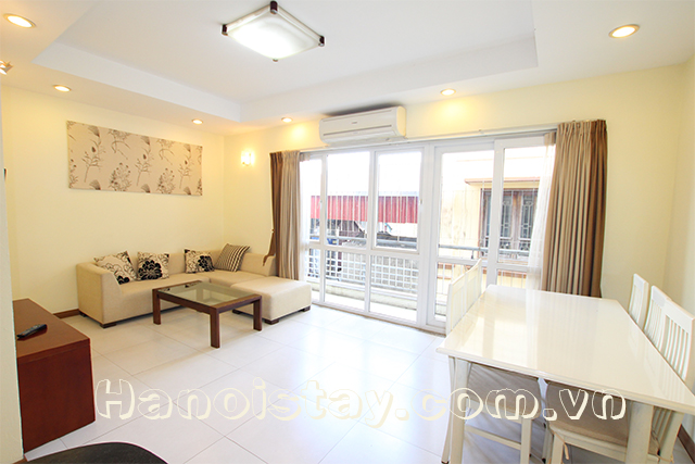 Cho thuê căn hộ 1 phòng ngủ giá rẻ phố Trần Phú, Ba Đình