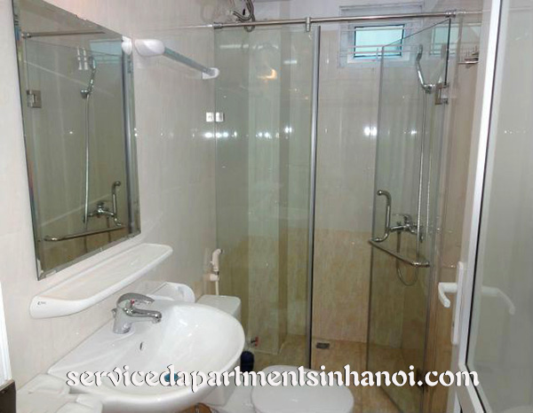 Cho thuê căn hộ 2 phòng ngủ hiện đại cạnh hồ Tây phố Yên Phụ, Tây Hồ 2