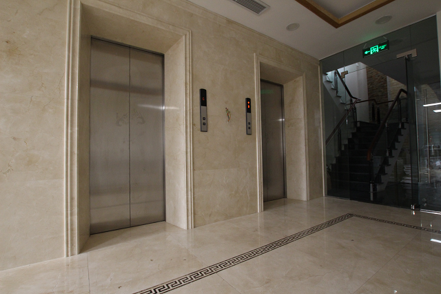 Tôi muốn cho thuê sàn tầng 3, rộng 200m2 tại phố Ngô Thì Nhậm, Hai Bà Trưng 4