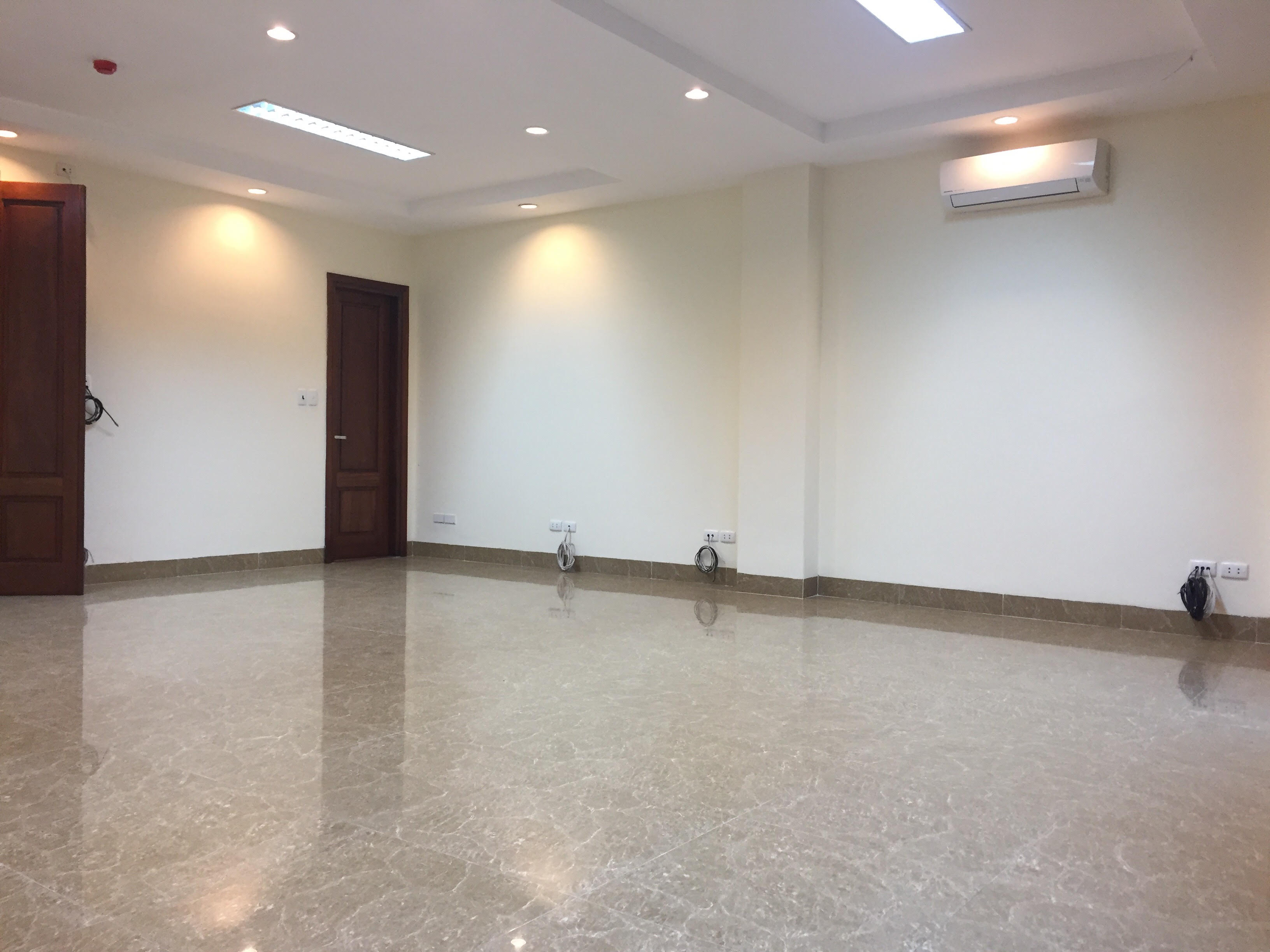 Tòa nhà 12 tầng cho thuê văn phòng 300m2 tại Nguyễn Phong Sắc, Cầu Giấy