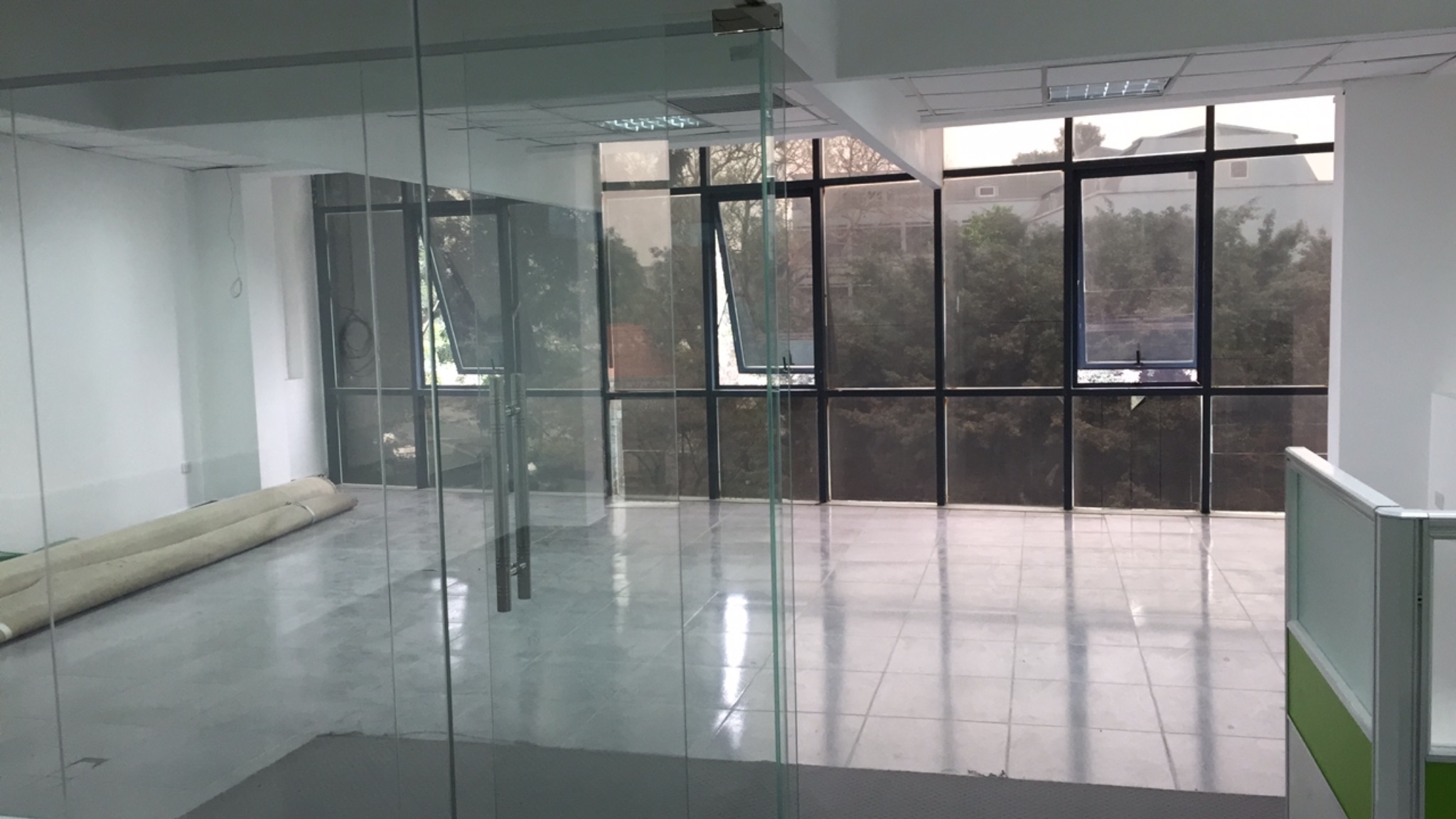 Chính chủ cho thuê văn phòng hiện đại ở tòa nhà 12 tầng phố Phó Đức Chính, Ba Đình 7