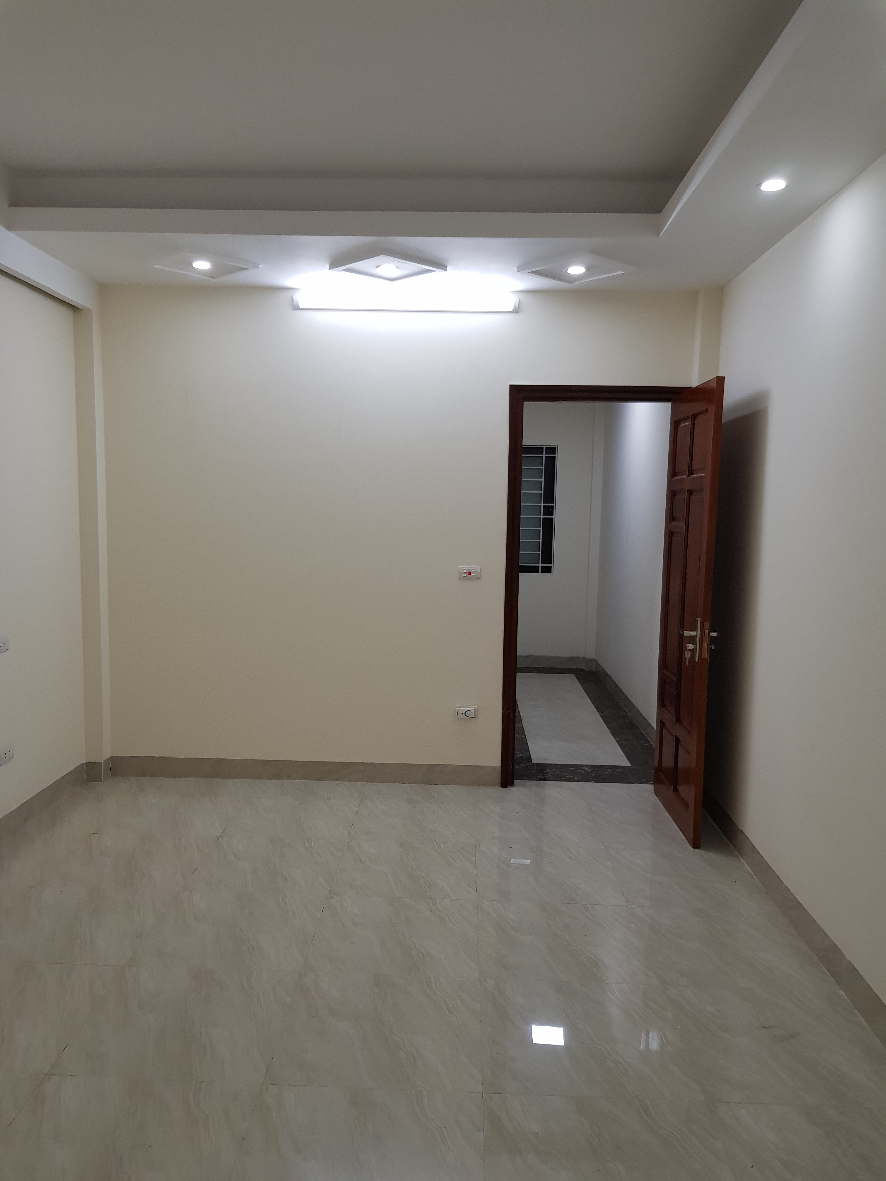 Chính chủ cho thuê nhà riêng vừa ở vừa làm văn phòng tại Nguyễn Văn Cừ, Long Biên 2
