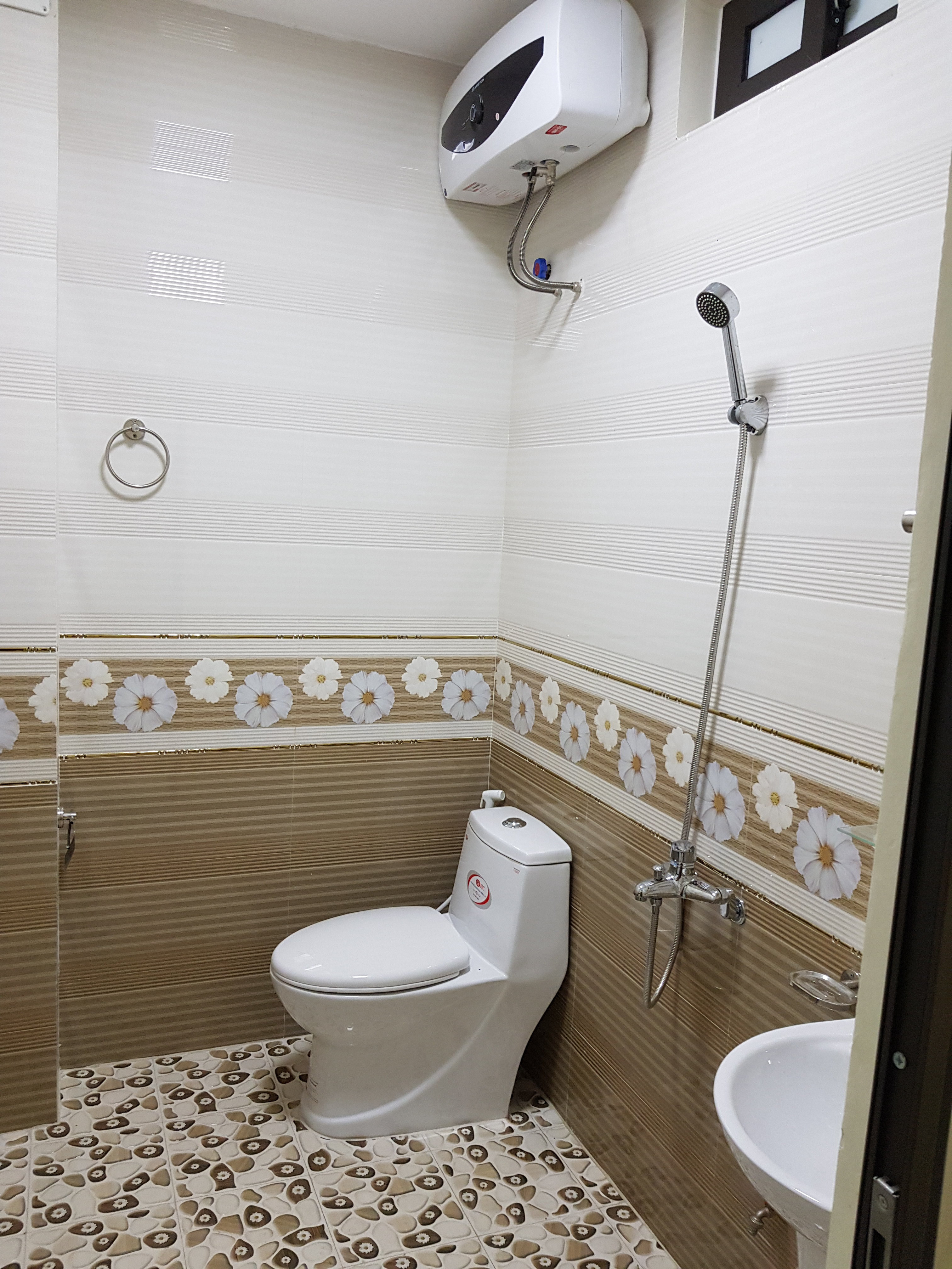 Chính chủ cho thuê nhà riêng vừa ở vừa làm văn phòng tại Nguyễn Văn Cừ, Long Biên 3