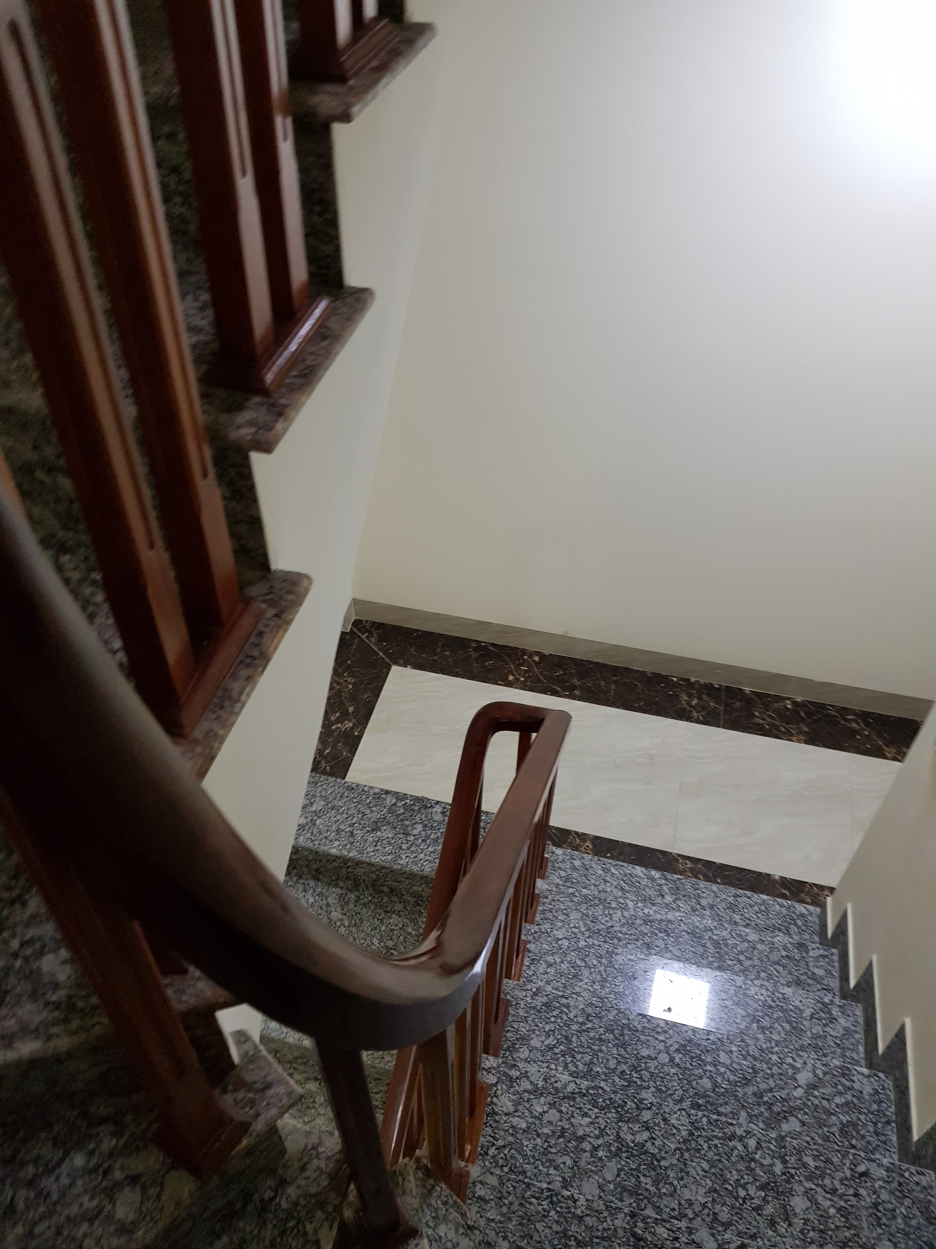 Chính chủ cho thuê nhà riêng vừa ở vừa làm văn phòng tại Nguyễn Văn Cừ, Long Biên 6